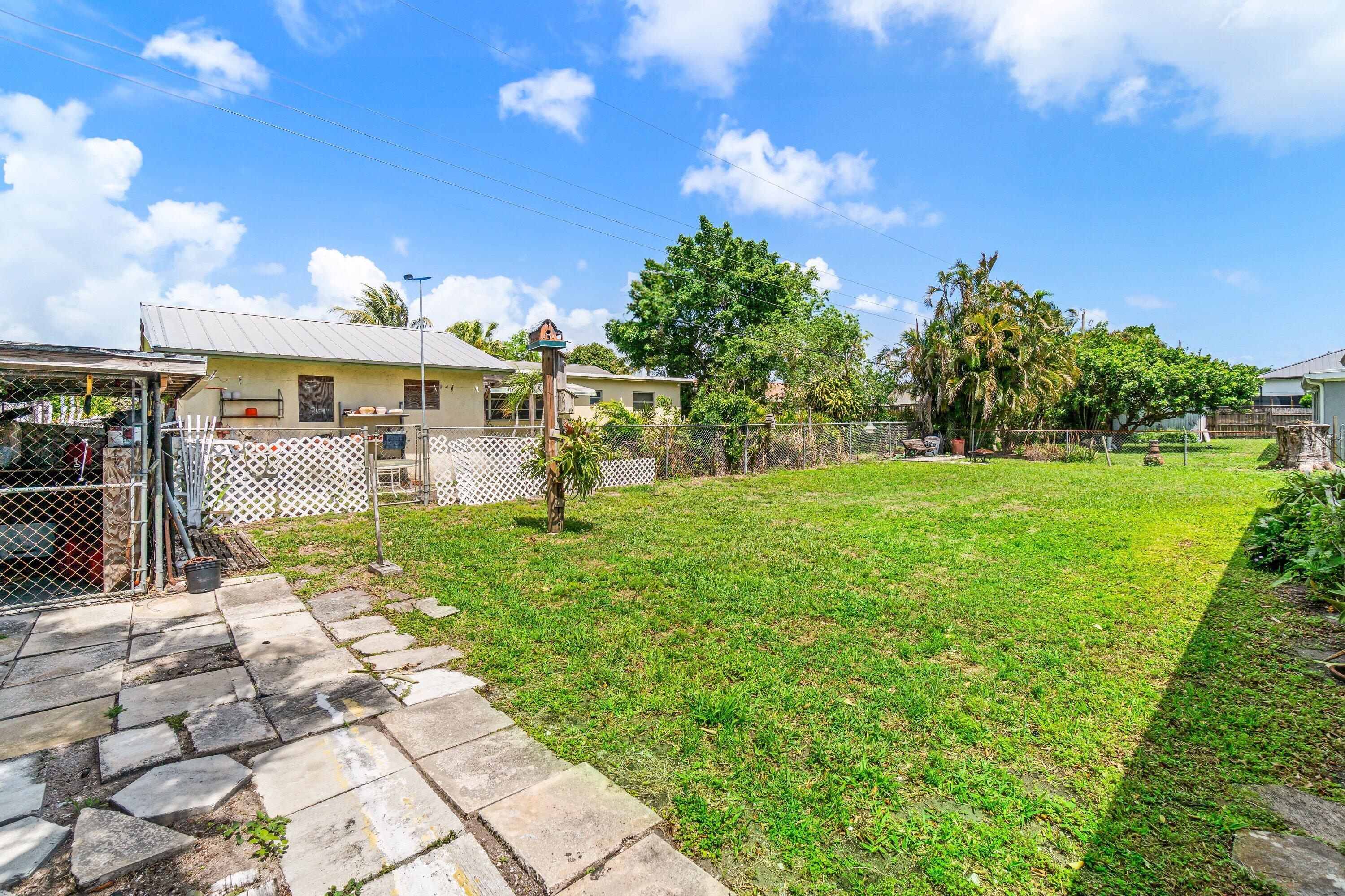 3481 Amberjack Road Lantana, FL 33462 - Photo 25 of 39 NICE LARGE BACKYARD!
