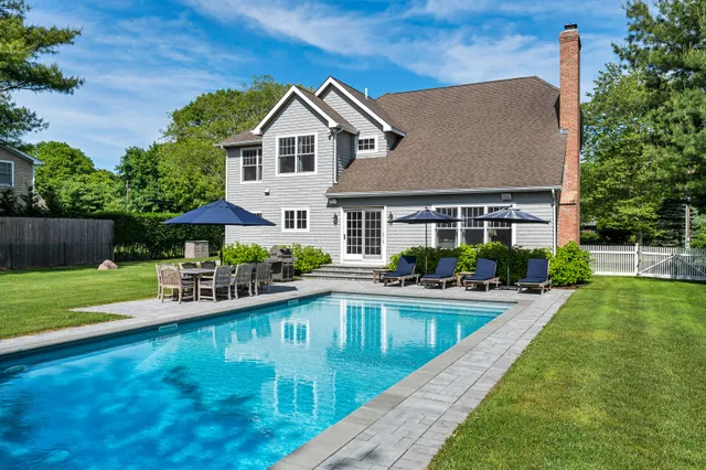 $70,000 | 15 Cedar Court, East Hampton, NY 11937