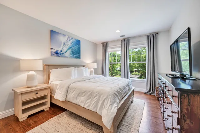 $70,000 | 15 Cedar Court, East Hampton, NY 11937