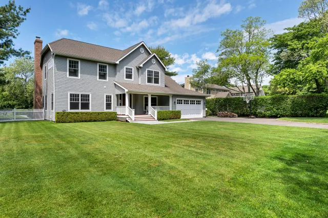 $70,000 | 15 Cedar Court, East Hampton, NY 11937