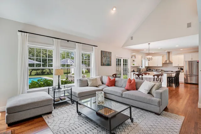 $70,000 | 15 Cedar Court, East Hampton, NY 11937