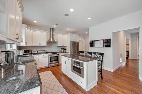 15 Cedar Court, East Hampton, NY 11937