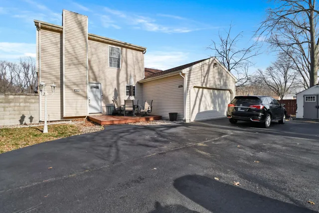 $299,995 | 829 Johnson Street, Unit B, Porter, IN 46304