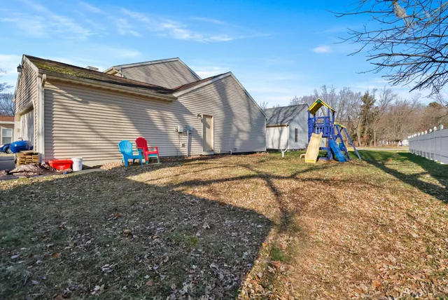 $299,995 | 829 Johnson Street, Unit B, Porter, IN 46304