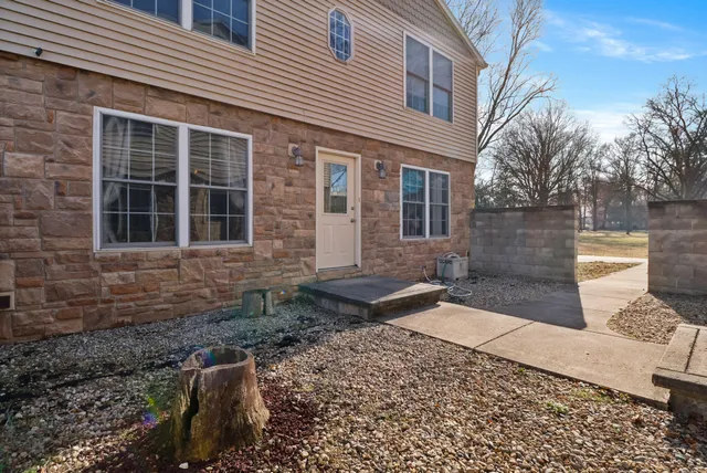 $299,995 | 829 Johnson Street, Unit B, Porter, IN 46304