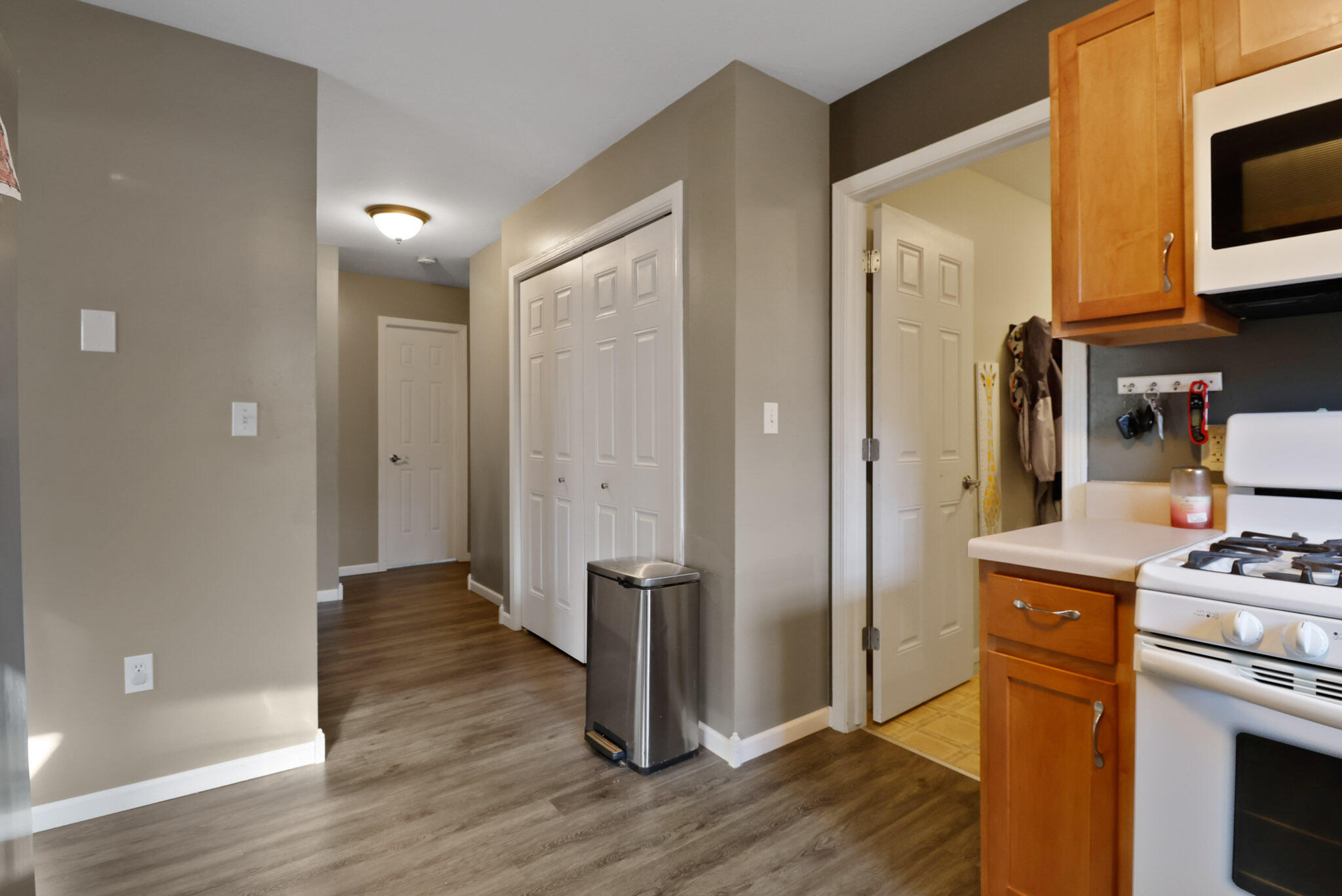 829 Johnson Street, Unit B Porter, IN 46304 - Photo 10 of 26 2048x1368