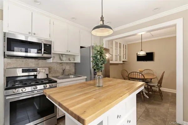 $20,000 | Undisclosed Address, Glen Head, NY 11545