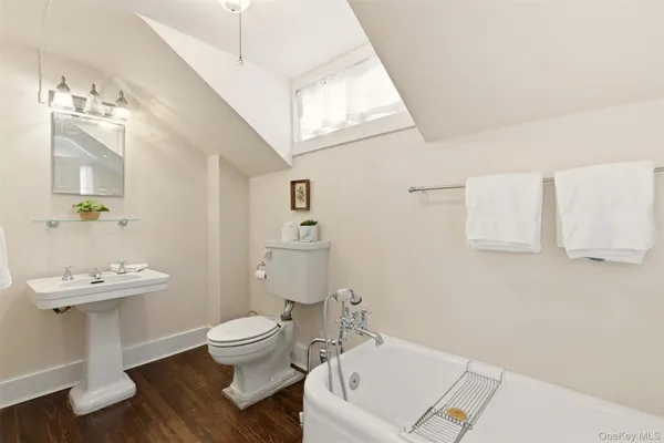 $20,000 | Undisclosed Address, Glen Head, NY 11545