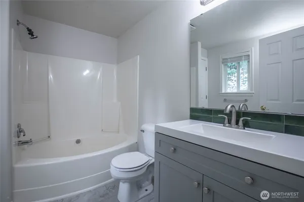 $2,750 | 1615 15th Avenue Southwest, Olympia, WA 98502