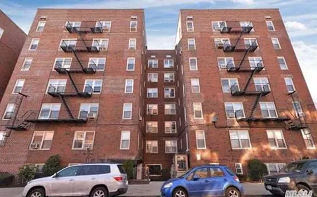 $499,000 | 2260 Benson Avenue, Unit 1B | Gravesend