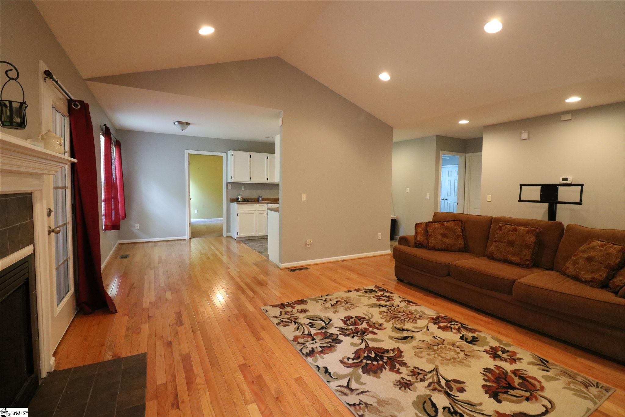 211 Boxwood Lane Anderson, SC 29621 - Photo 14 of 25 Gallery Image 14