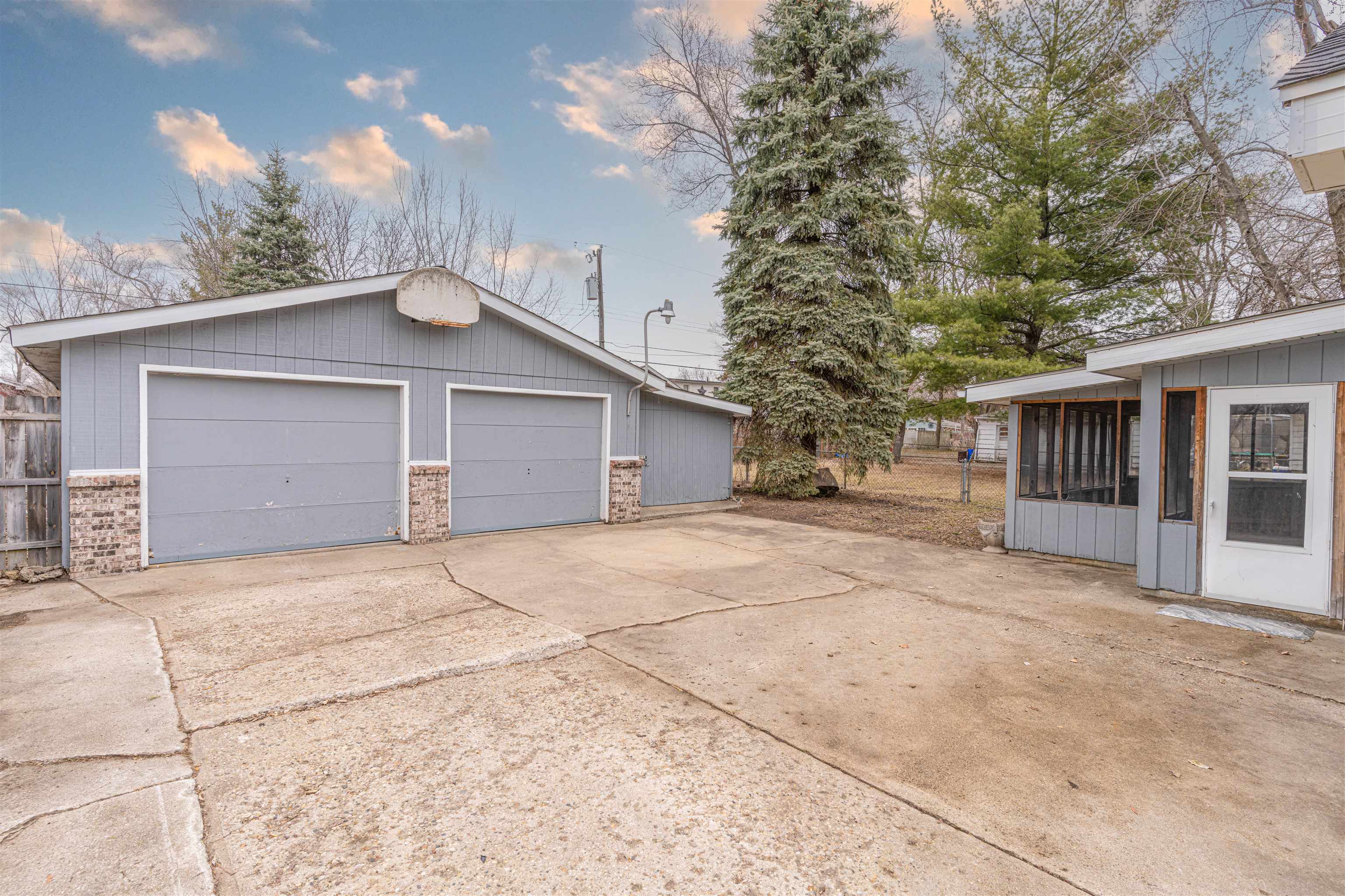 832 Taft Road Rockford, IL 61109 - Photo 3 of 30 Gallery Image 3