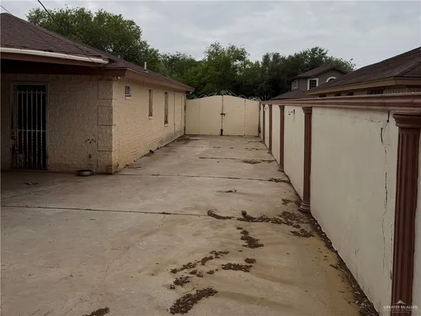 a view of an empty room with a fireplace