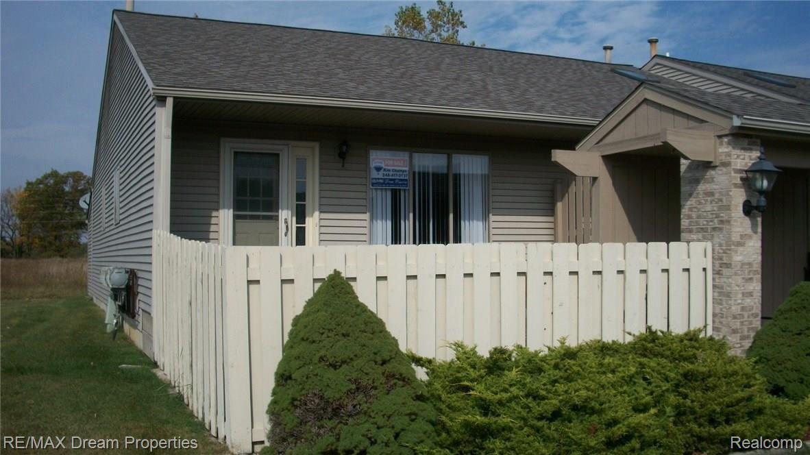 62402 Raleigh Court, Unit 1 South Lyon, MI 48178 - Photo 1 of 11 100_3133.JPG