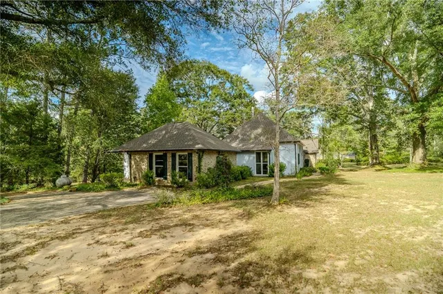 $475,000 | 42 Green Hills Drive, Covington, LA 70435