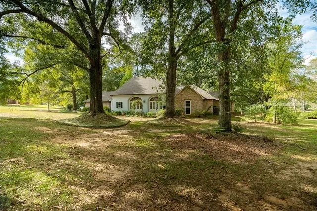 $475,000 | 42 Green Hills Drive, Covington, LA 70435