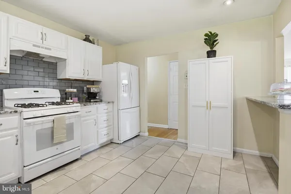 $405,000 | 109 Shubrook Lane, Aston, PA 19014