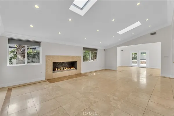 $6,480 | 6201 Corbin Avenue, Tarzana, CA 91356