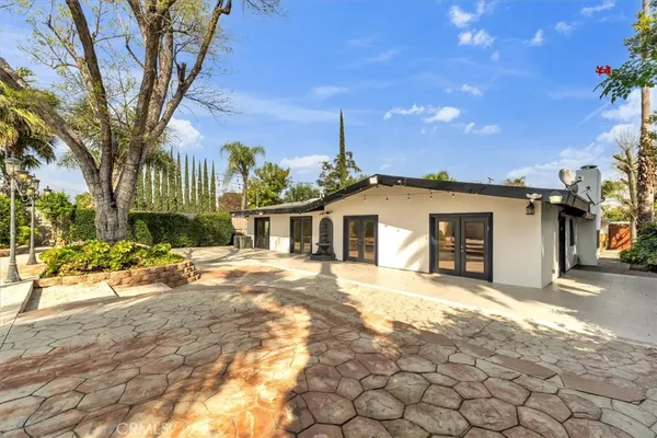 $6,480 | 6201 Corbin Avenue, Tarzana, CA 91356