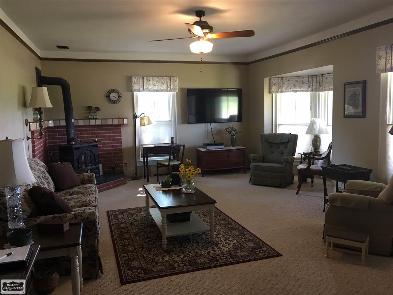 22100 Armada Ridge Road Armada, MI 48005 - Photo 8 of 43 31327048-7.JPG