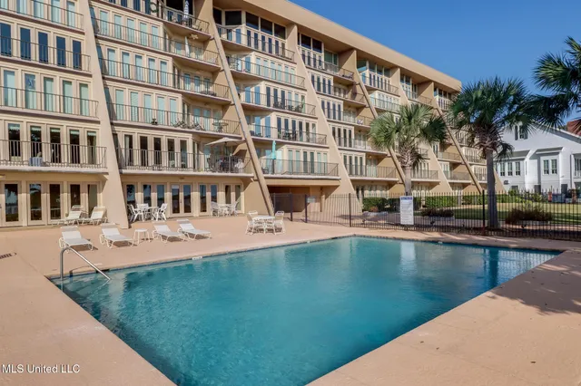 $2,950 | 520 Beach Boulevard, Unit 501, Biloxi, MS 39530