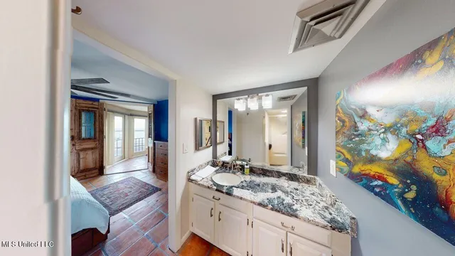 $2,950 | 520 Beach Boulevard, Unit 501, Biloxi, MS 39530