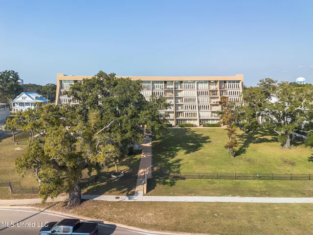 $2,950 | 520 Beach Boulevard, Unit 501, Biloxi, MS 39530