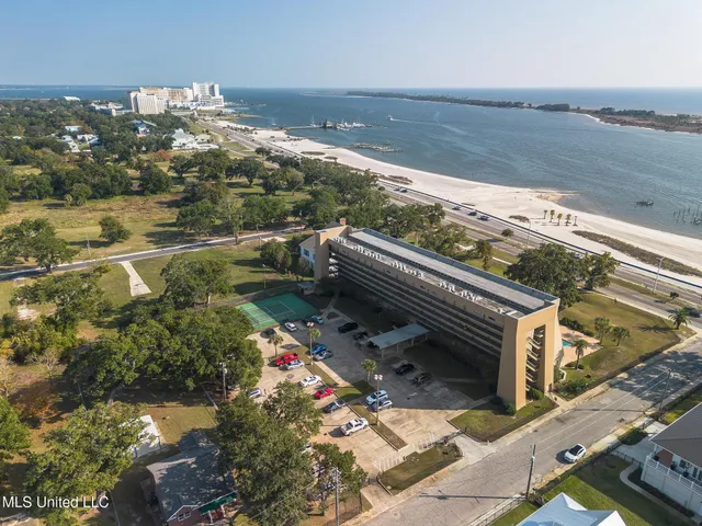 $2,950 | 520 Beach Boulevard, Unit 501, Biloxi, MS 39530