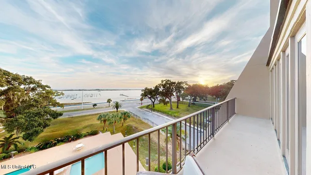 $2,950 | 520 Beach Boulevard, Unit 501, Biloxi, MS 39530