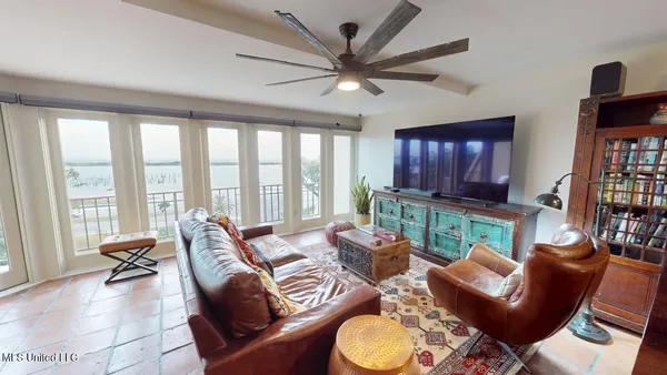 $2,950 | 520 Beach Boulevard, Unit 501, Biloxi, MS 39530