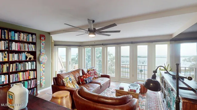 $2,950 | 520 Beach Boulevard, Unit 501, Biloxi, MS 39530