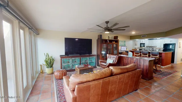 $2,950 | 520 Beach Boulevard, Unit 501, Biloxi, MS 39530