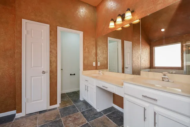 $2,995 | 5743 Henniker Drive, Houston, TX 77041