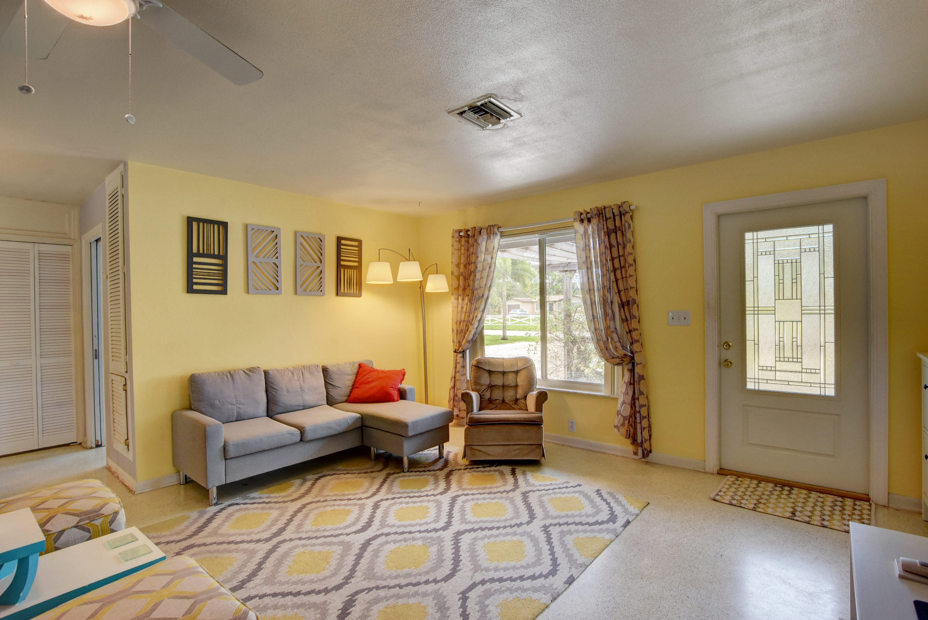 6614 Katherine Road West Palm Beach, FL 33413 - Photo 4 of 40 15_dsc_6412_3_4_5_6