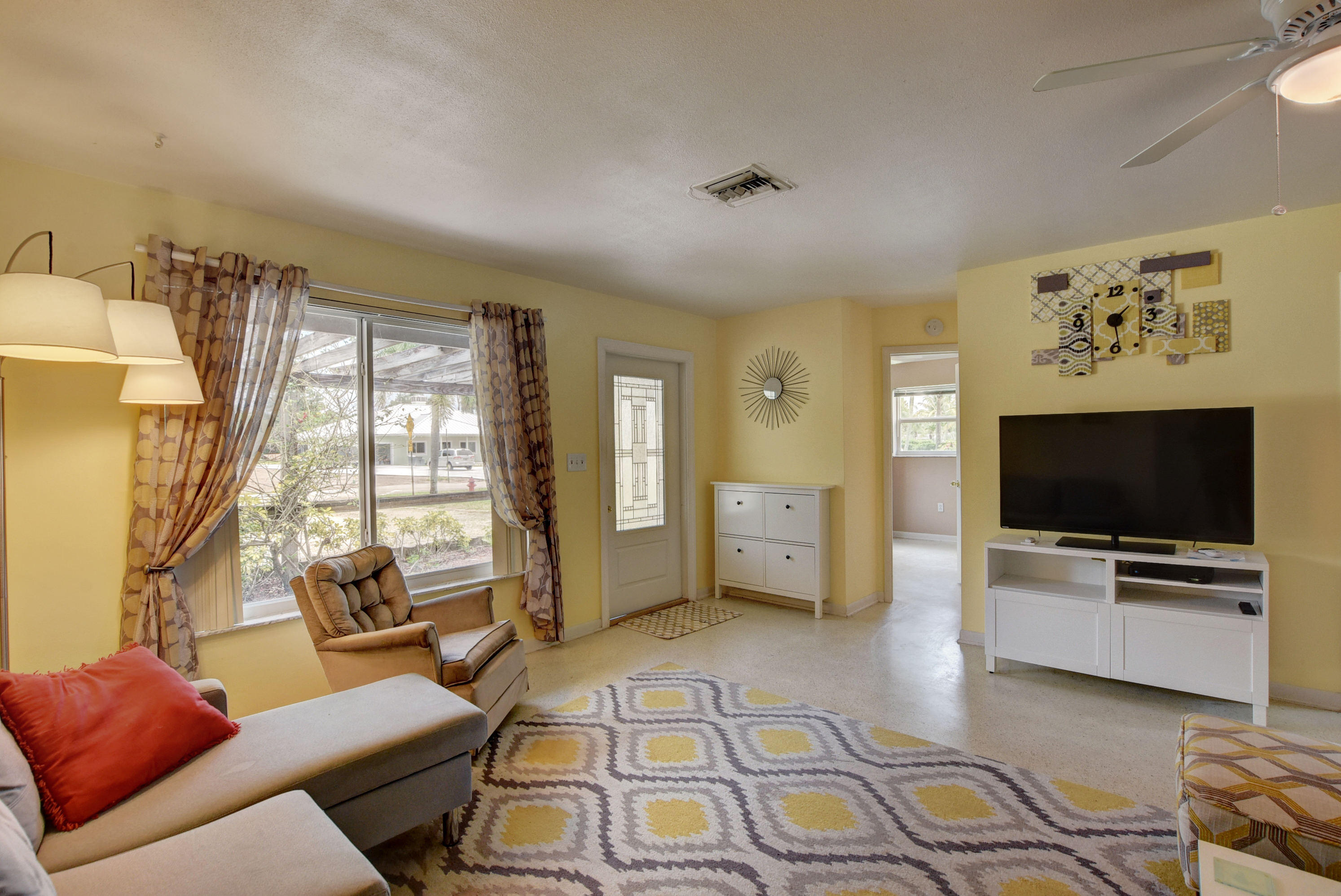 6614 Katherine Road West Palm Beach, FL 33413 - Photo 5 of 40 16_dsc_6417_18_19_20_21