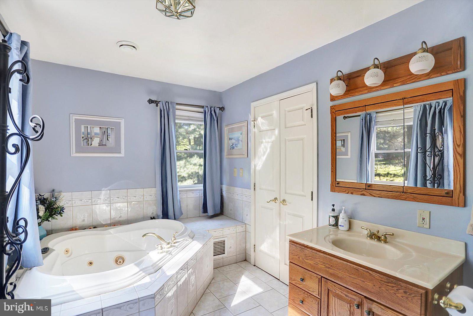 63 Lindsay Lane Hanover, PA 17331 - Photo 28 of 39 a bathroom with a tub sink and mirror