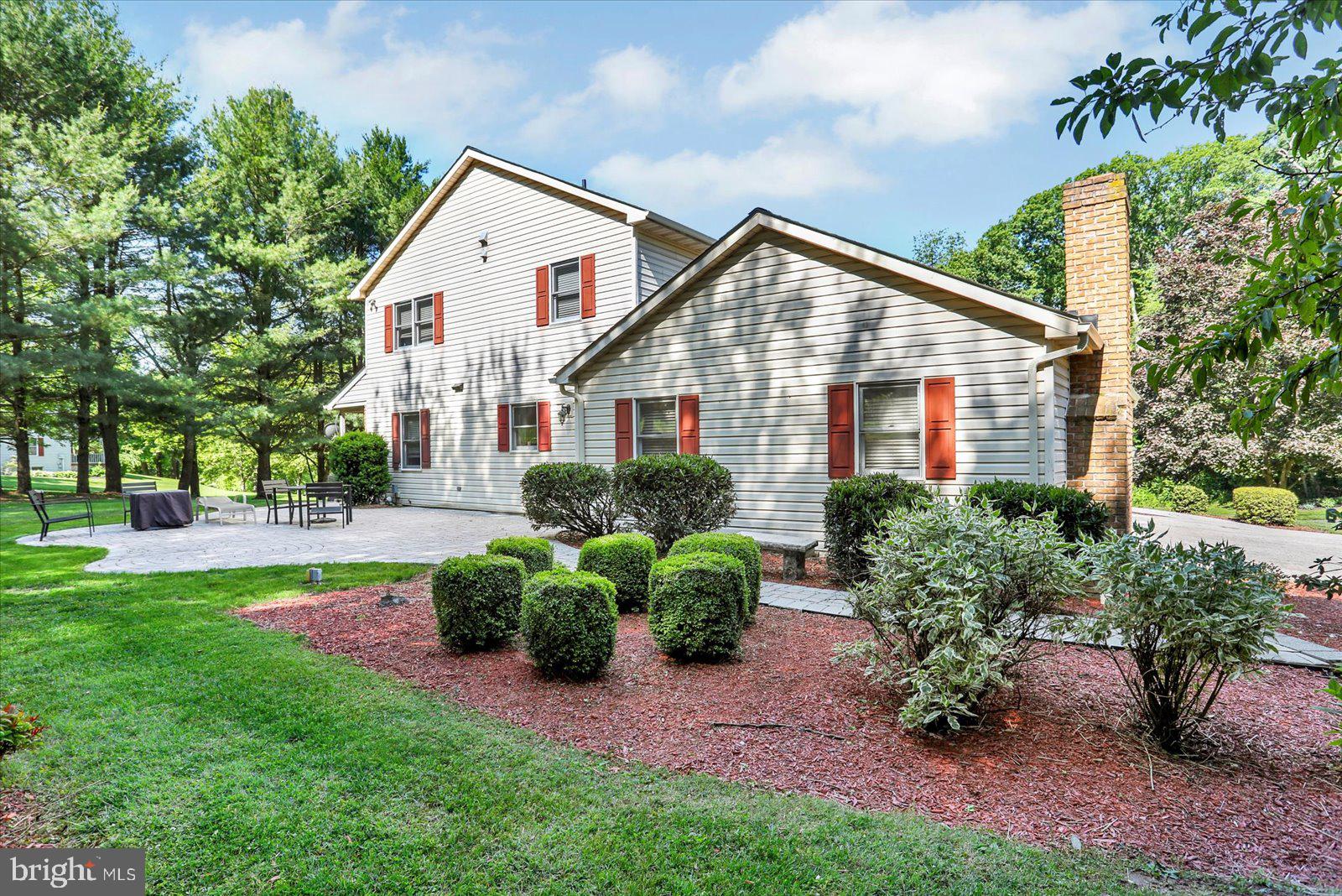 63 Lindsay Lane Hanover, PA 17331 - Photo 4 of 39 a view of a house with backyard and garden