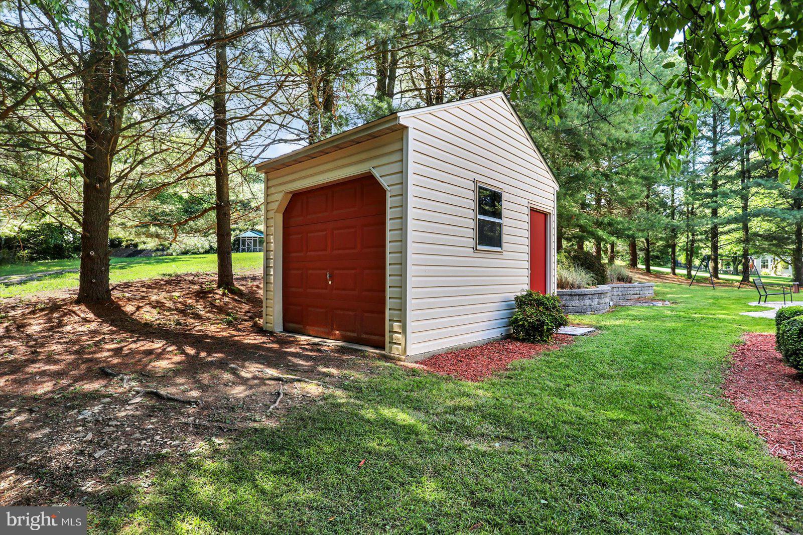 63 Lindsay Lane Hanover, PA 17331 - Photo 6 of 39 a view of a house with backyard and garden