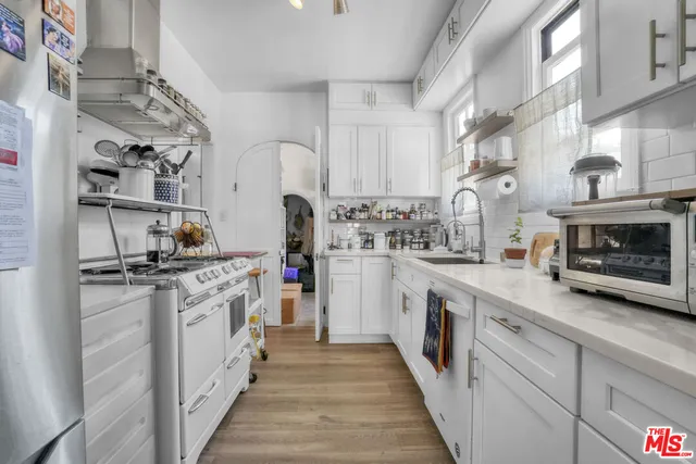 $1,595,000 | 2420 North Beachwood Drive, Los Angeles, CA 90068