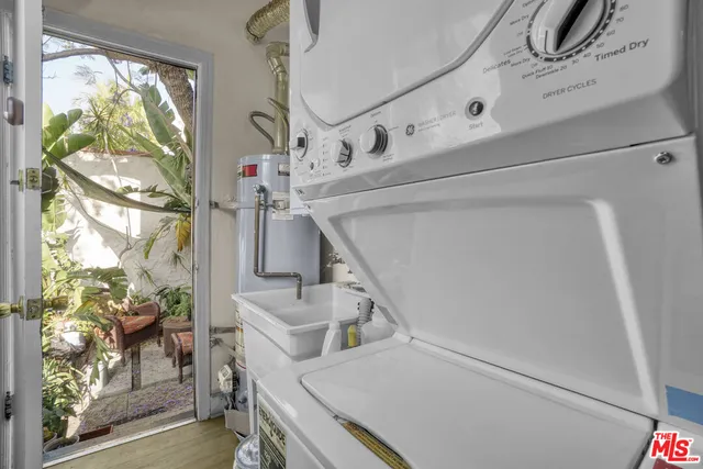 $1,595,000 | 2420 North Beachwood Drive, Los Angeles, CA 90068