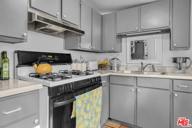 $1,595,000 | 2420 North Beachwood Drive, Los Angeles, CA 90068