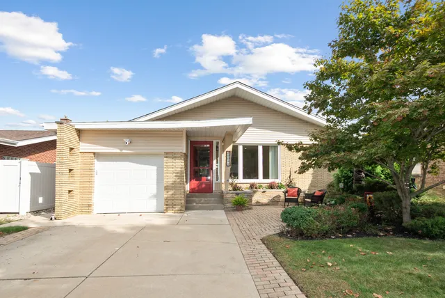 $399,900 | 10041 South St Louis Avenue, Evergreen Park, IL 60805