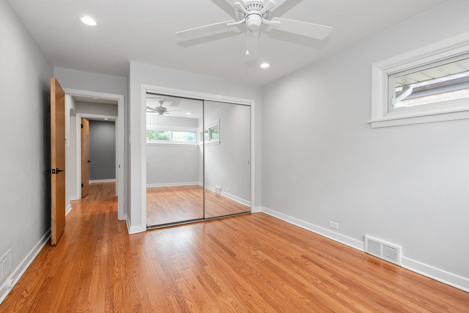 10041 South St Louis Avenue Evergreen Park, IL 60805 - Photo 15 of 34