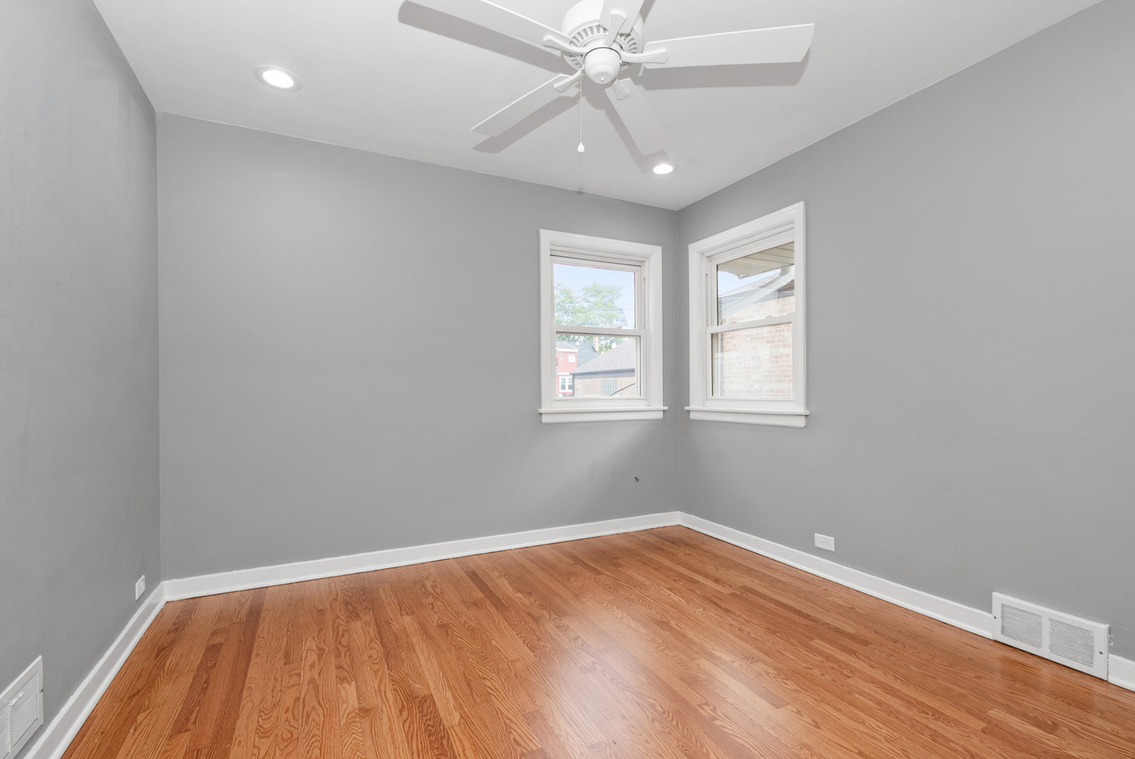 10041 South St Louis Avenue Evergreen Park, IL 60805 - Photo 17 of 34