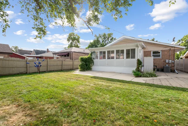 $399,900 | 10041 South St Louis Avenue, Evergreen Park, IL 60805