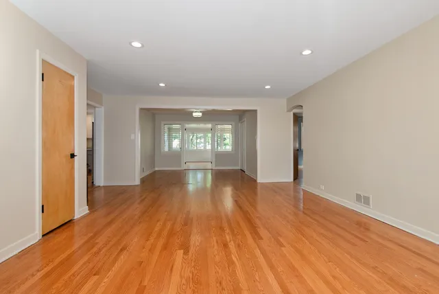 $399,900 | 10041 South St Louis Avenue, Evergreen Park, IL 60805