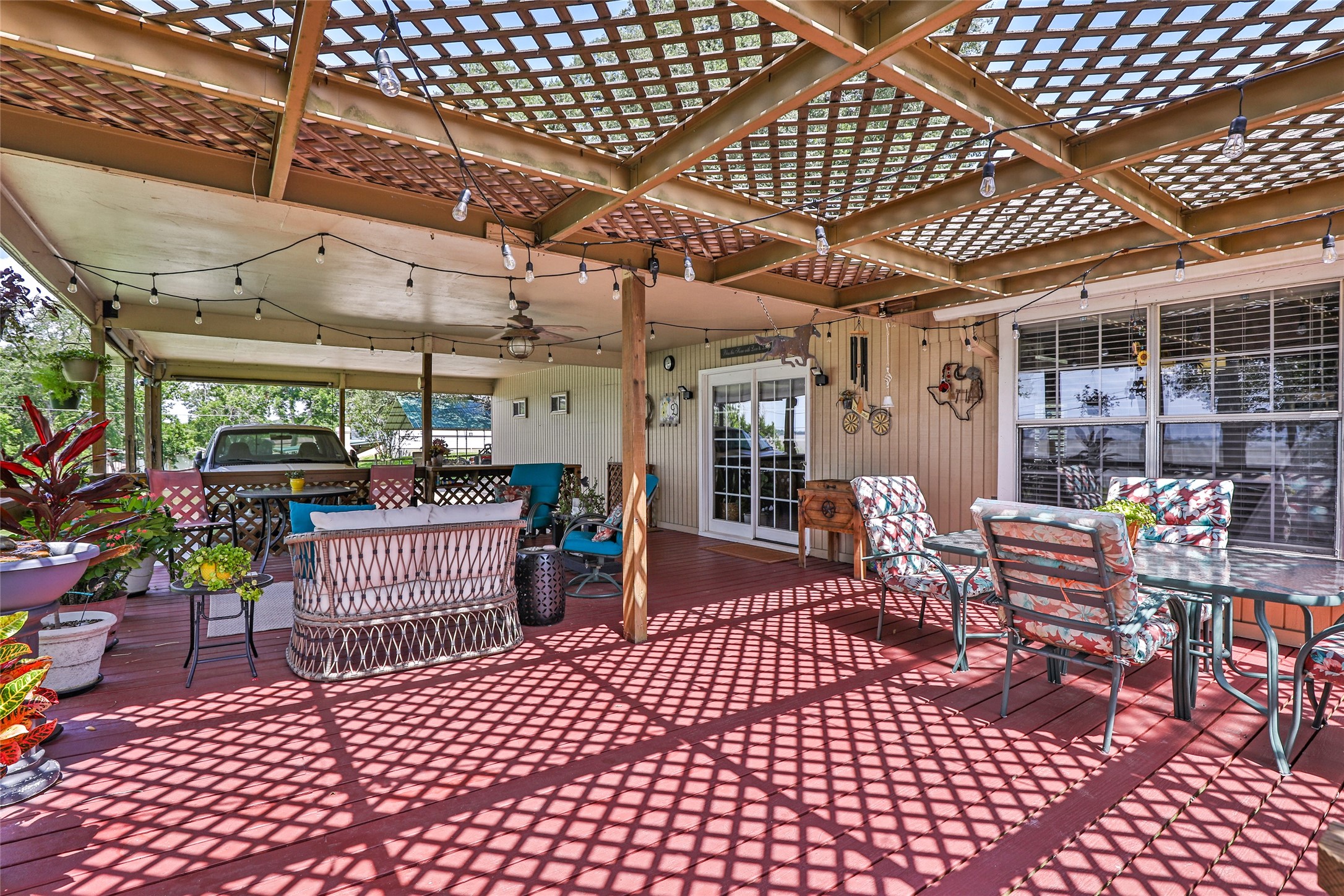 111 South 8th Street Highlands, TX 77562 - Photo 17 of 50 a outdoor space with hardwood