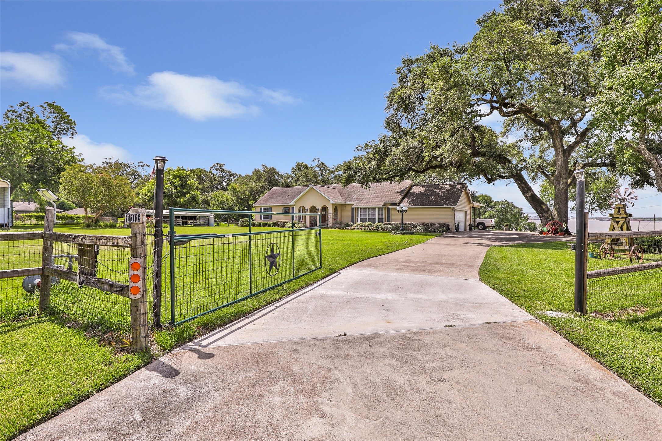 111 South 8th Street Highlands, TX 77562 - Photo 4 of 50 a view of a park with large trees