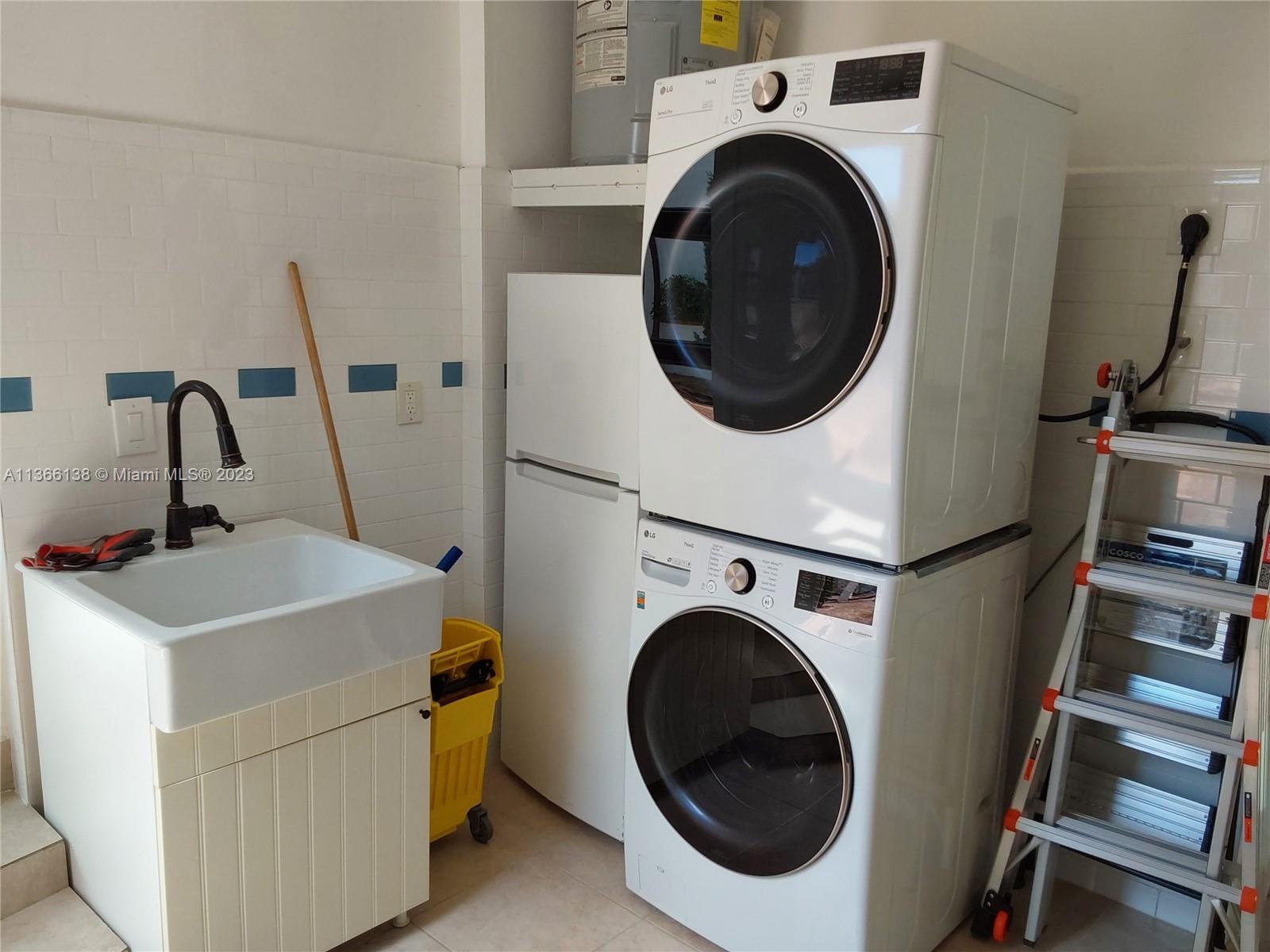 La Gorce Miami Beach, FL 33140 - Photo 18 of 33 a utility room with dryer and washer