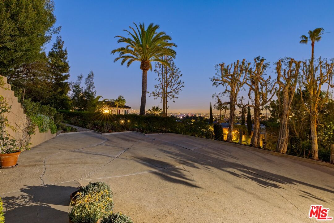 1114 Schuyler Road Beverly Hills, CA 90210 - Photo 4 of 28